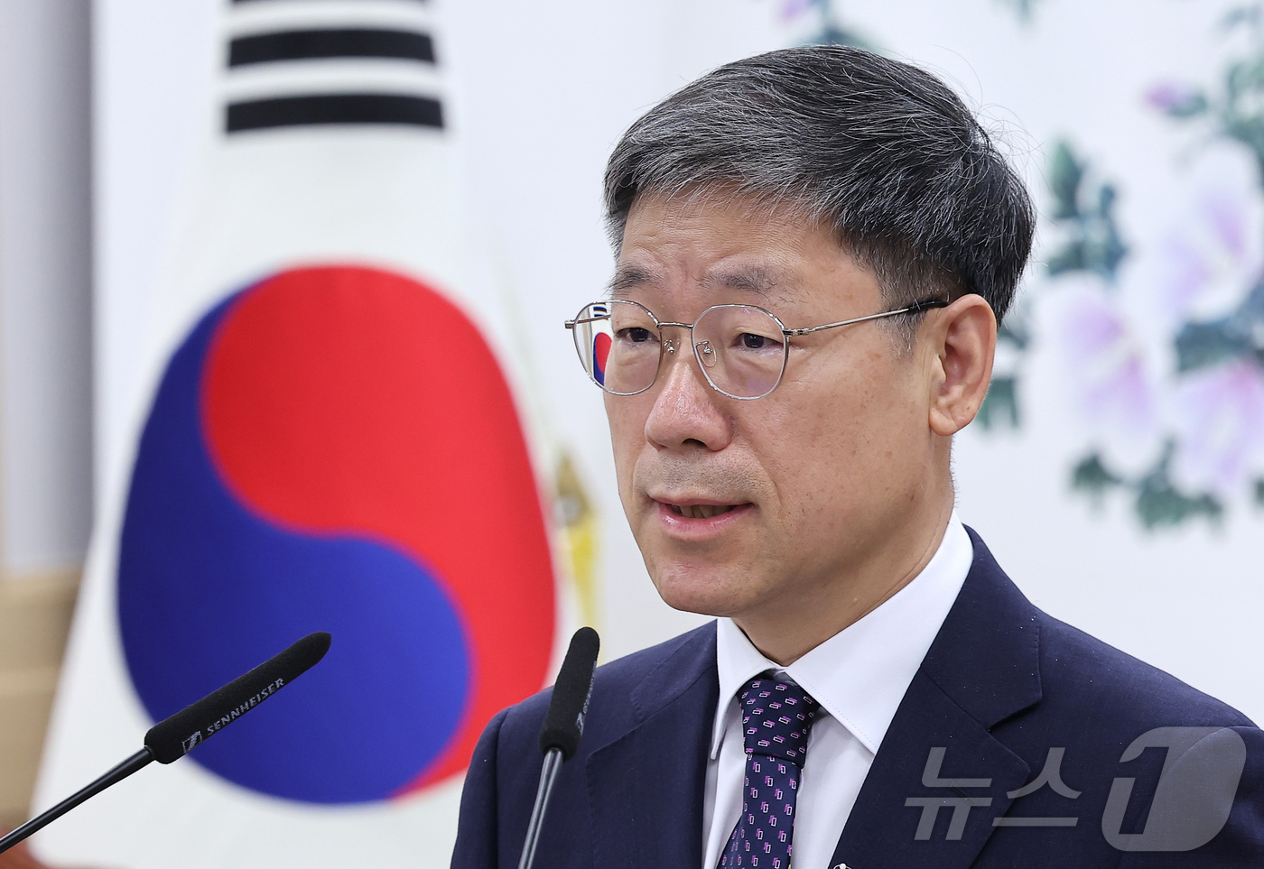 (서울=뉴스1) 김성진 기자 = 노경필 신임 법원행정처장이 14일 서울 서초구 대법원에서 열린 제29대 법원행정처장 취임식에서 취임사를 하고 있다. 2026.7.14/뉴스1
