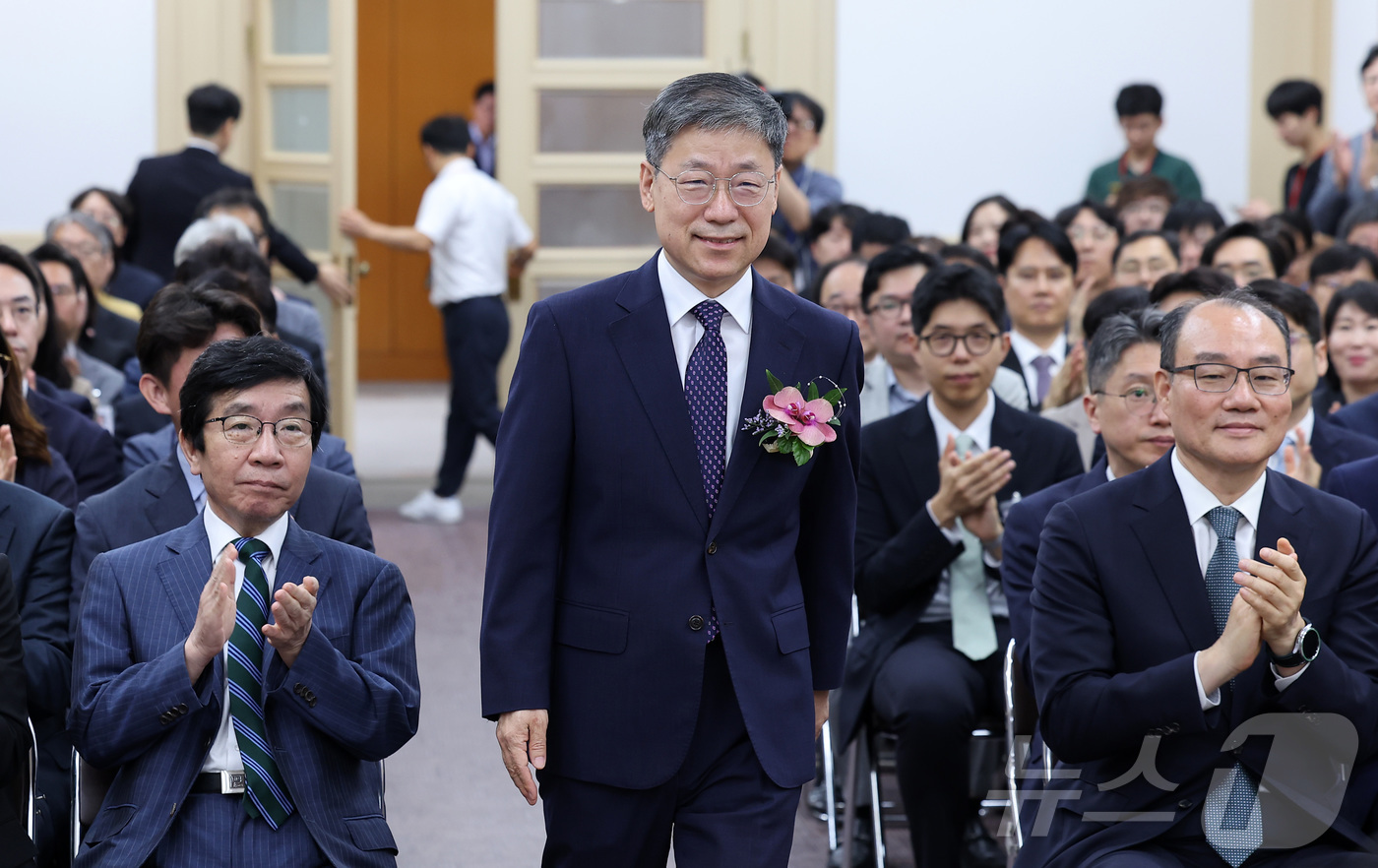 (서울=뉴스1) 김성진 기자 = 노경필 신임 법원행정처장이 14일 서울 서초구 대법원에서 열린 제29대 법원행정처장 취임식에 참석하고 있다. 2026.7.14/뉴스1