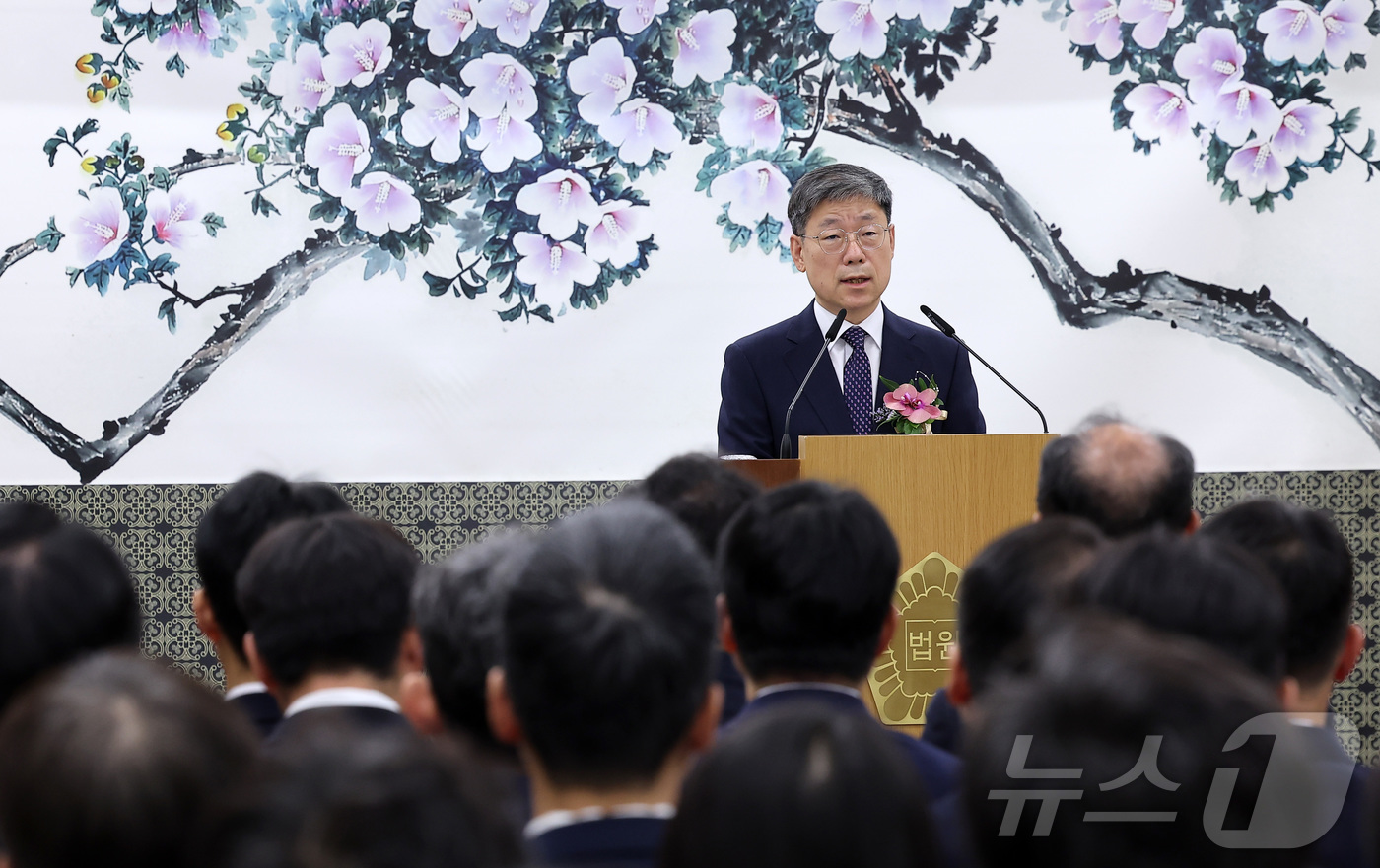 (서울=뉴스1) 김성진 기자 = 노경필 신임 법원행정처장이 14일 서울 서초구 대법원에서 열린 제29대 법원행정처장 취임식에서 취임사를 하고 있다. 2026.7.14/뉴스1