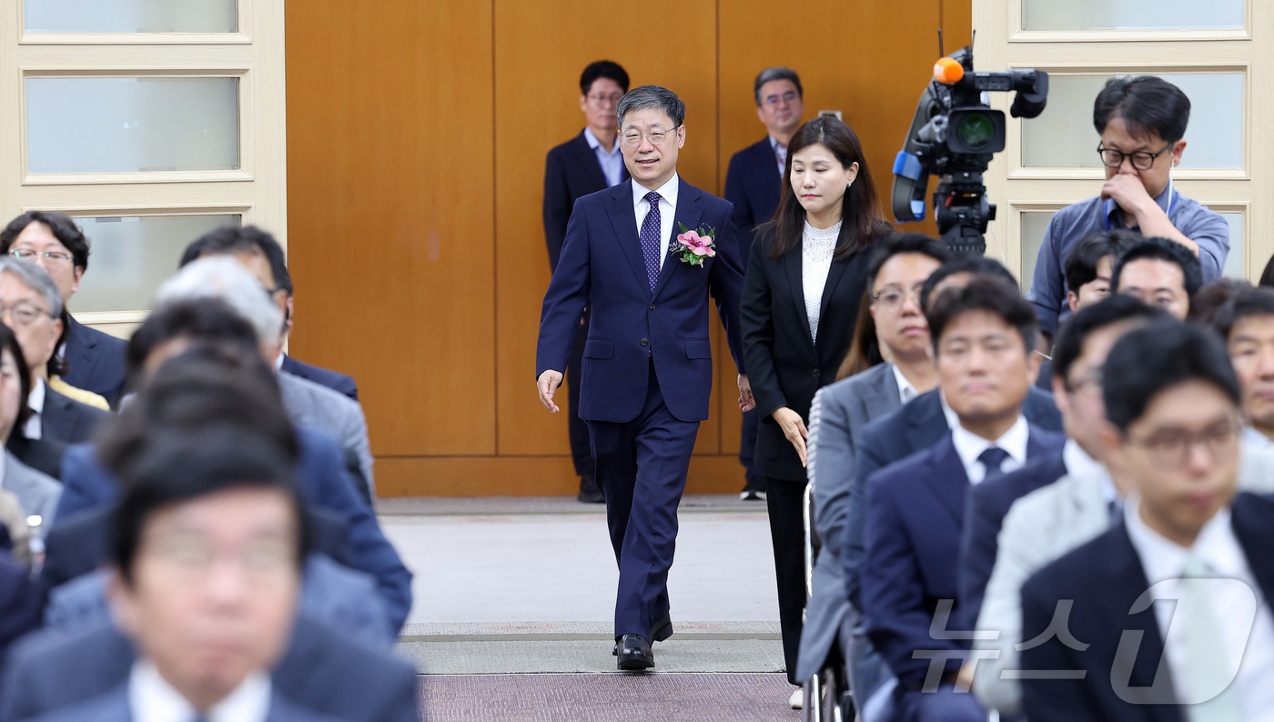 (서울=뉴스1) 김성진 기자 = 노경필 신임 법원행정처장이 14일 서울 서초구 대법원에서 열린 제29대 법원행정처장 취임식에 참석하고 있다. 2026.7.14/뉴스1