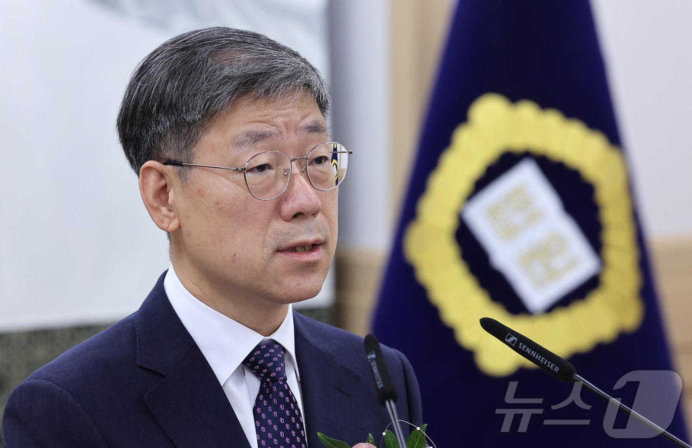(서울=뉴스1) 김성진 기자 = 노경필 신임 법원행정처장이 14일 서울 서초구 대법원에서 열린 제29대 법원행정처장 취임식에서 취임사를 하고 있다. 2026.7.14/뉴스1