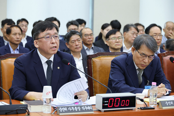 답변하는 강동완 사무총장 직무대리