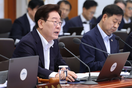 李대통령 "특정범죄만 촉법연령 1살 하향, 너무 미약…다시 토론해보자"