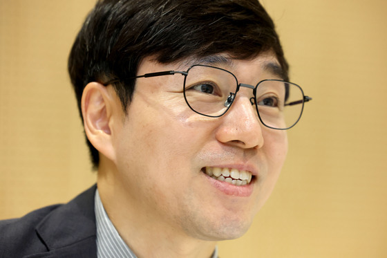 대형 로펌서 전업 공익 변호사로…"난민은 현대 사회의 자화상"