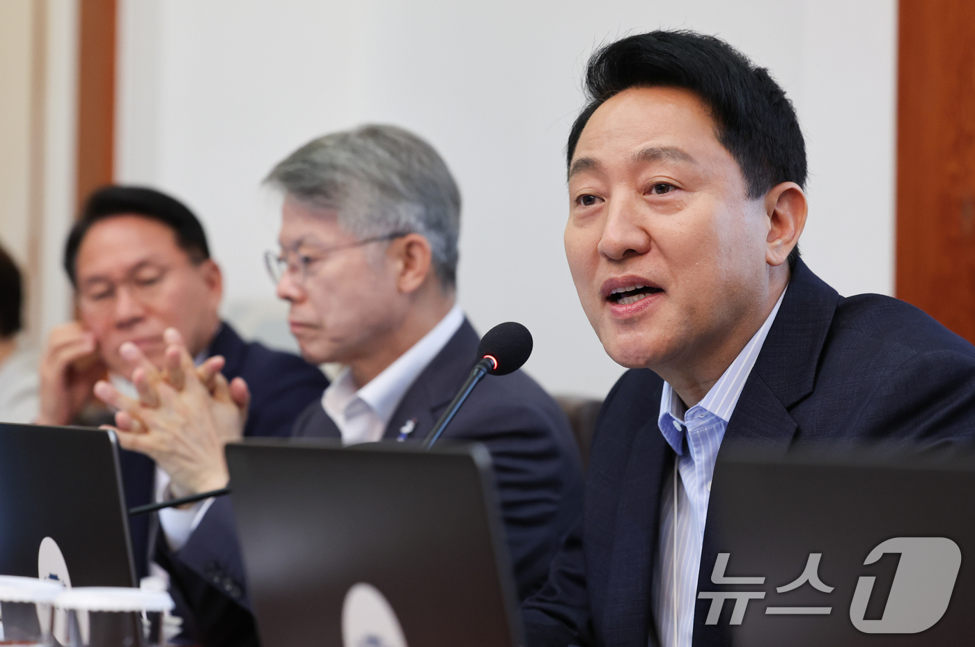 (서울=뉴스1) 이재명 기자 = 오세훈 서울시장이 14일 청와대에서 열린 국무회의에서 자료제출 관련 발언하고 있다. 2026.7.14/뉴스1