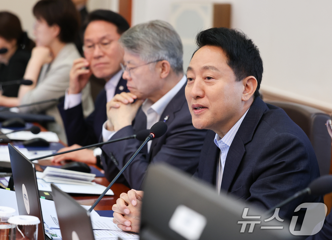 (서울=뉴스1) 이재명 기자 = 오세훈 서울시장이 14일 청와대에서 열린 국무회의에서 자료제출 관련 발언하고 있다. 2026.7.14/뉴스1