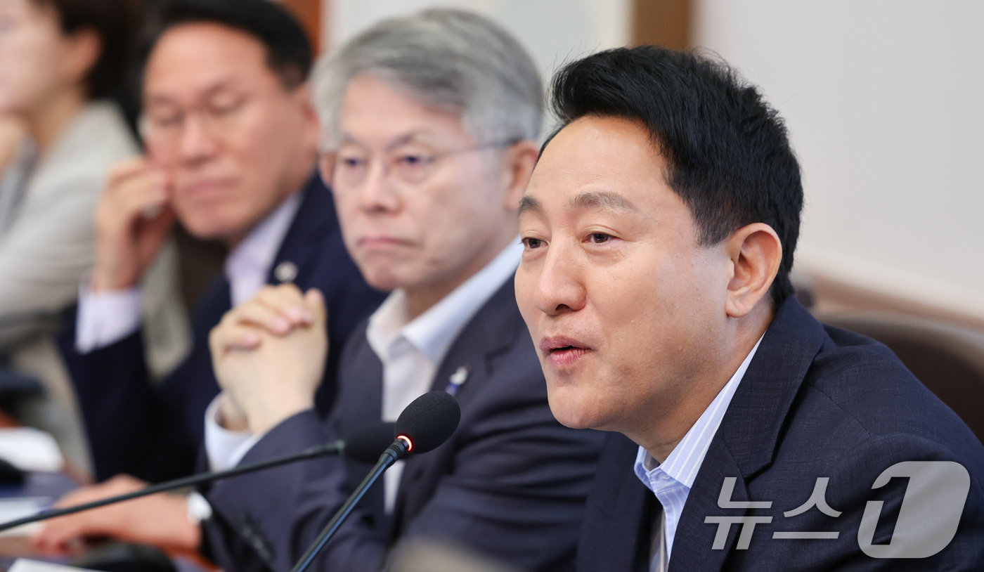 (서울=뉴스1) 이재명 기자 = 오세훈 서울시장이 14일 청와대에서 열린 국무회의에서 자료제출 관련 발언하고 있다. 2026.7.14/뉴스1