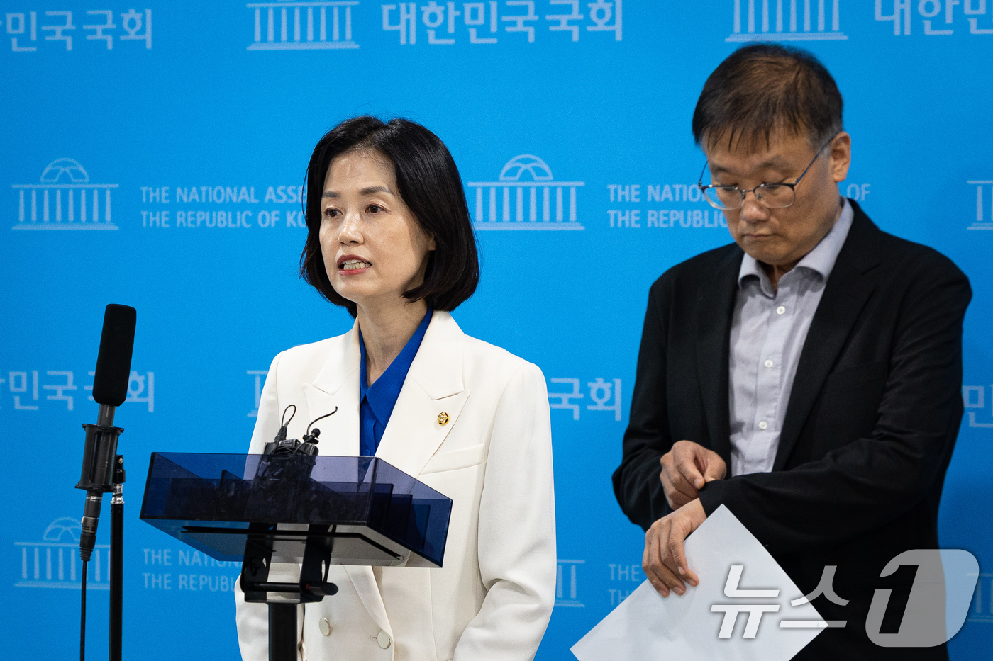 (서울=뉴스1) 유승관 기자 = 박은정 조국혁신당 의원이 14일 서울 여의도 국회 소통관에서 시민 주도 형사소송법 개정안 관련 기자회견 후 취재진 질문에 답하고 있다. 2026.7 …