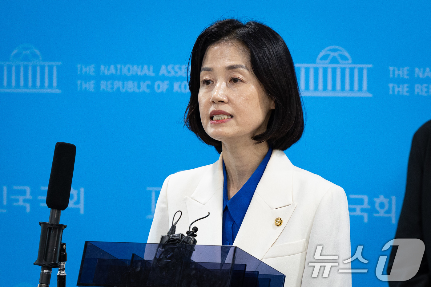 (서울=뉴스1) 유승관 기자 = 박은정 조국혁신당 의원이 14일 서울 여의도 국회 소통관에서 시민 주도 형사소송법 개정안 관련 기자회견 후 취재진 질문에 답하고 있다. 2026.7 …