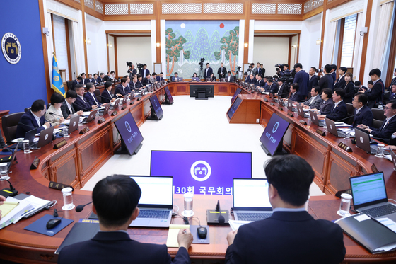국무회의 주재하는 이재명 대통령