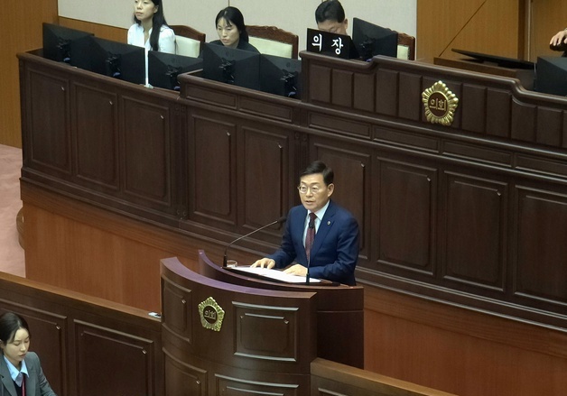 "박형준 시정 훼손 안 돼" vs "정쟁보다 미래"…부산시의회 '설전'