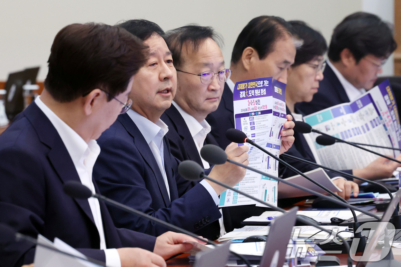 (서울=뉴스1) 이재명 기자 = 구윤철 부총리 겸 재정경제부 장관이 14일 청와대에서 열린 국무회의에서 발언하고 있다. 2026.7.14/뉴스1