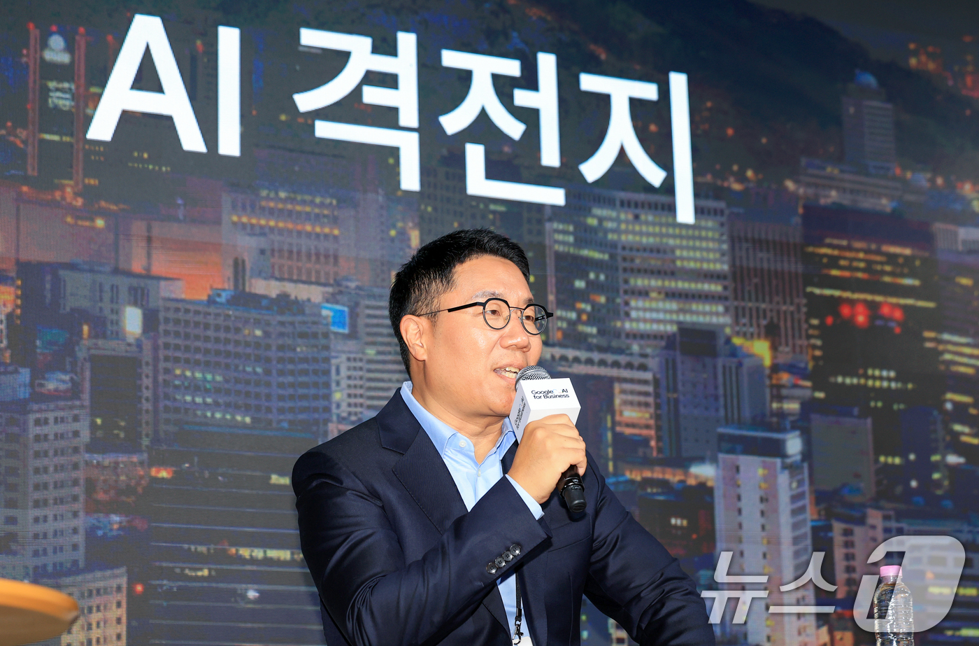 (서울=뉴스1) 이호윤 기자 = 윤구 구글코리아 사장이 14일 서울 중구 서울신라호텔에서 열린 ‘구글 AI 포 비즈니스(Google AI for Business) 2026’에서 ‘ …