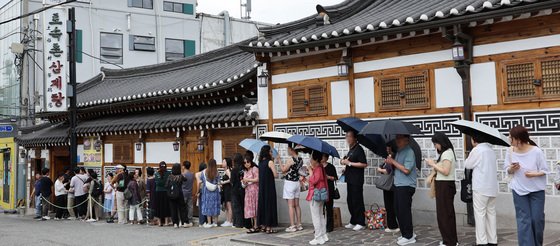 초복 앞 삼계탕집 북적북적