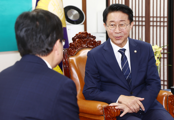 죄교진 교육부 장관 접견하는 조정식 국회의장