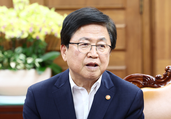국회의장실 방문한 최교진 교육부 장관