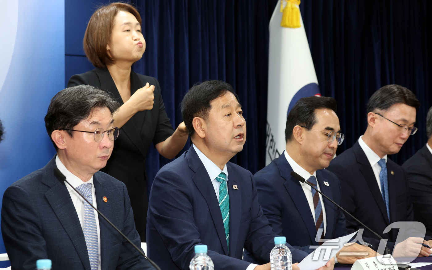 (서울=뉴스1) 김명섭 기자 = 구윤철 경제부총리 겸 재정경제부 장관이 14일 오후 서울 종로구 세종대로 정부서울청사에서  2026년 하반기 경제성장전략 관계부처 합동브리핑을 하고 …