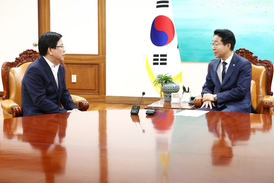 최교진 교육부 장관 접견하는 조정식 국회의장