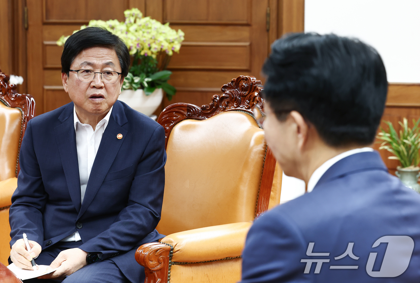 (서울=뉴스1) 김민지 기자 = 최교진 교육부 장관이 14일 오후 서울 여의도 국회에서 조정식 국회의장을 접견하고 있다. 2026.7.14/뉴스1