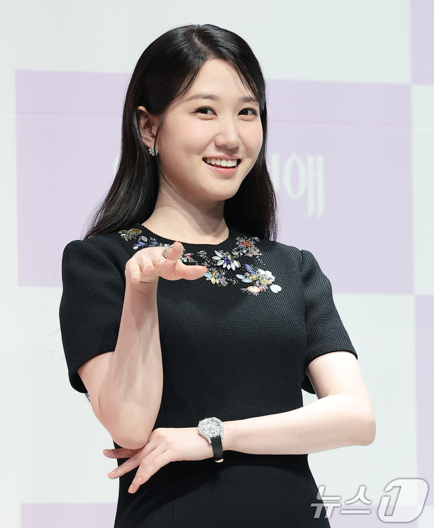 (서울=뉴스1) 권현진 기자 = 배우 박은빈이 14일 서울 강남구 엘리에나 호텔 서울강남에서 열린 tvN 새 토일드라마 '오싹한 연애' 제작발표회에서 포즈를 취하고 있다.‘오싹한 …