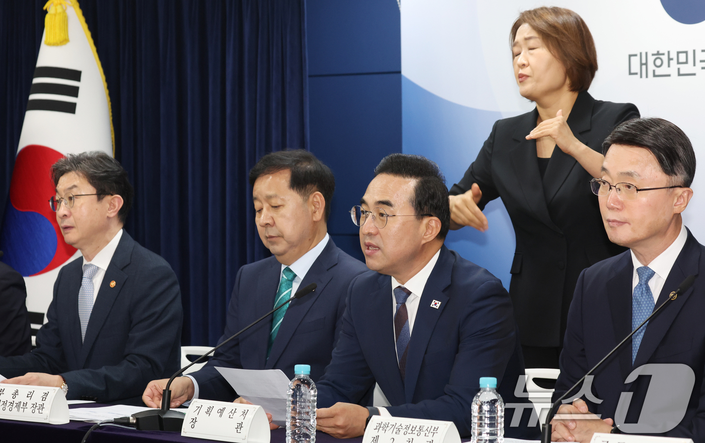 (서울=뉴스1) 김명섭 기자 = 박홍근 기획예산처 장관이 14일 오후 서울 종로구 세종대로 정부서울청사에서  2026년 하반기 경제성장전략 관계부처 합동브리핑을 하고 있다. 202 …