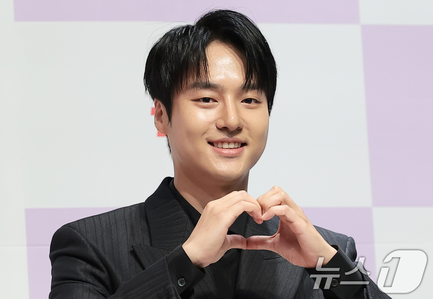 (서울=뉴스1) 권현진 기자 = 배우 양세종이 14일 서울 강남구 엘리에나 호텔 서울강남에서 열린 tvN 새 토일드라마 '오싹한 연애' 제작발표회에서 포즈를 취하고 있다.‘오싹한 …