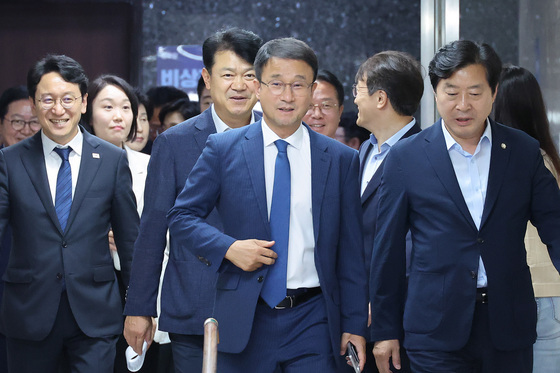 의원총회 참석하는 한병도