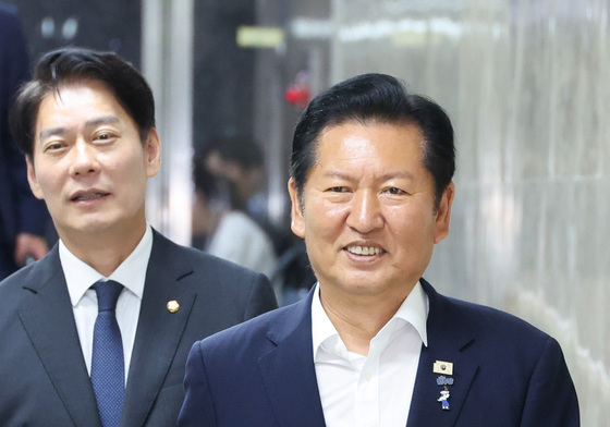 의원총회 참석하는 정청래