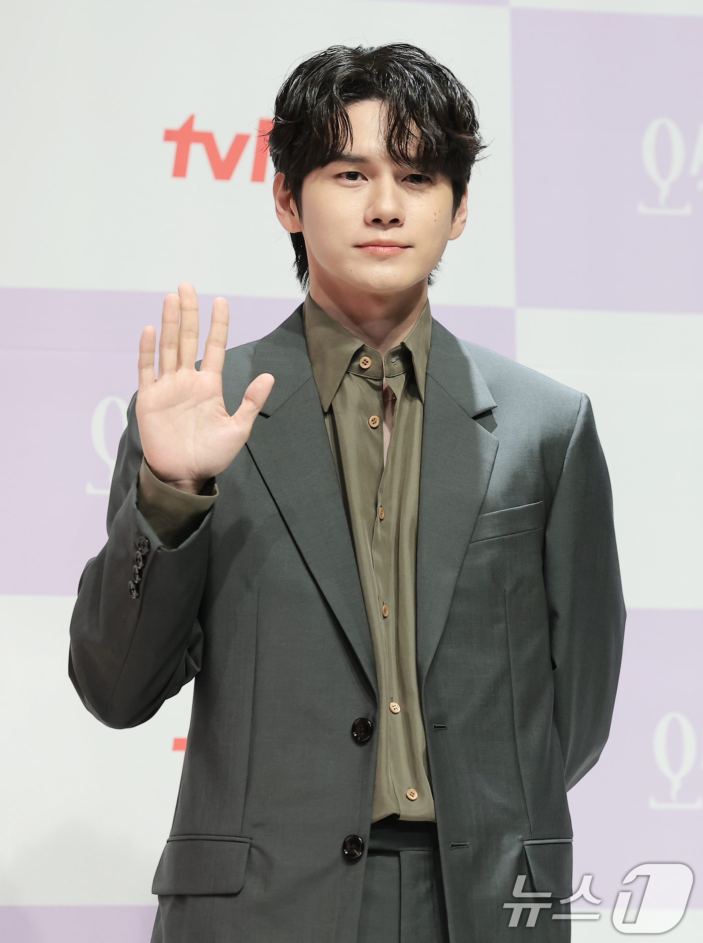 (서울=뉴스1) 권현진 기자 = 배우 옹성우가 14일 서울 강남구 엘리에나 호텔 서울강남에서 열린 tvN 새 토일드라마 '오싹한 연애' 제작발표회에서 포즈를 취하고 있다.‘오싹한 …