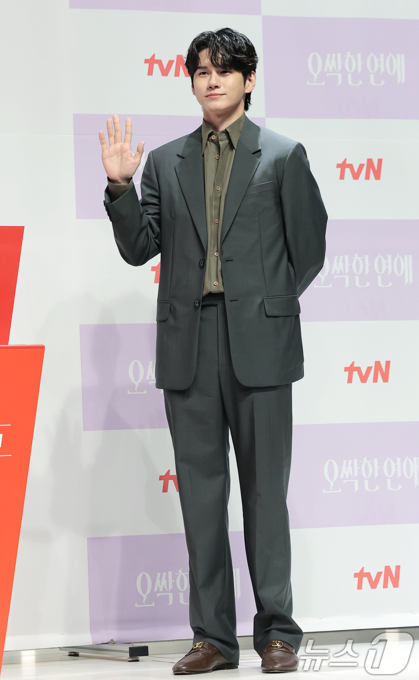 (서울=뉴스1) 권현진 기자 = 배우 옹성우가 14일 서울 강남구 엘리에나 호텔 서울강남에서 열린 tvN 새 토일드라마 '오싹한 연애' 제작발표회에서 포즈를 취하고 있다.‘오싹한 …