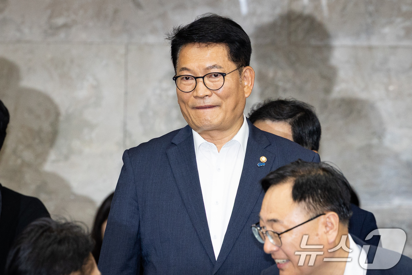 (서울=뉴스1) 유승관 기자 = 더불어민주당 당권주자인 송영길 의원이 14일 서울 여의도 국회에서 열린 의원총회에 참석하고 있다. 2026.7.14/뉴스1