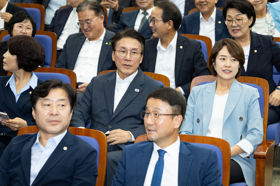 나란히 앉은 김민석·고민정