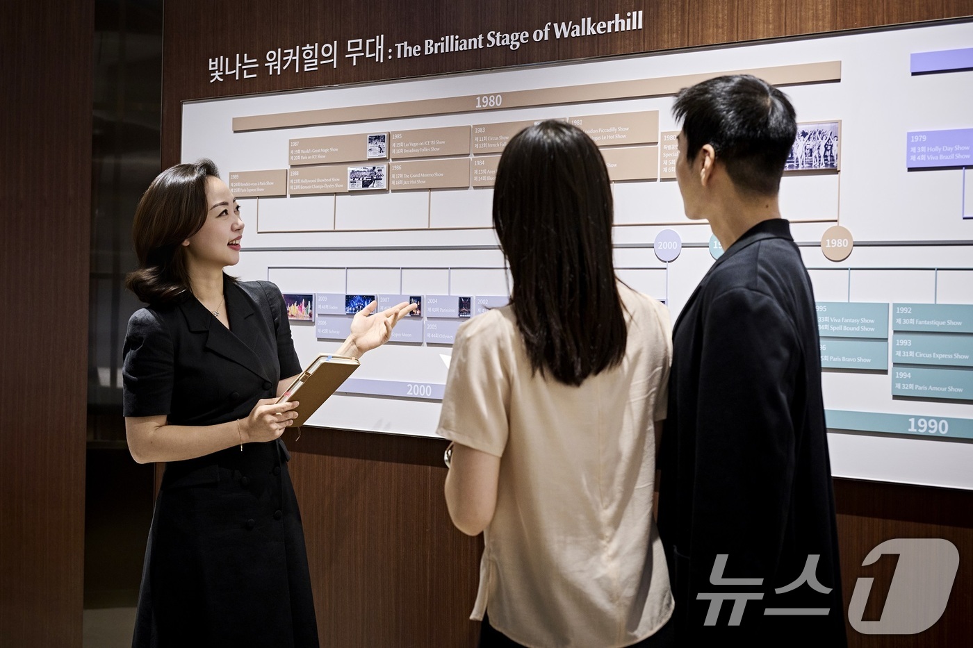(서울=뉴스1) = 워커힐 호텔앤리조트가 브랜드 헤리티지와 미래 비전을 담은 브랜드 경험 공간 '워커힐 스토리 라운지'를 비스타 워커힐 서울 로비에 새롭게 조성했다고 14일 밝혔다 …
