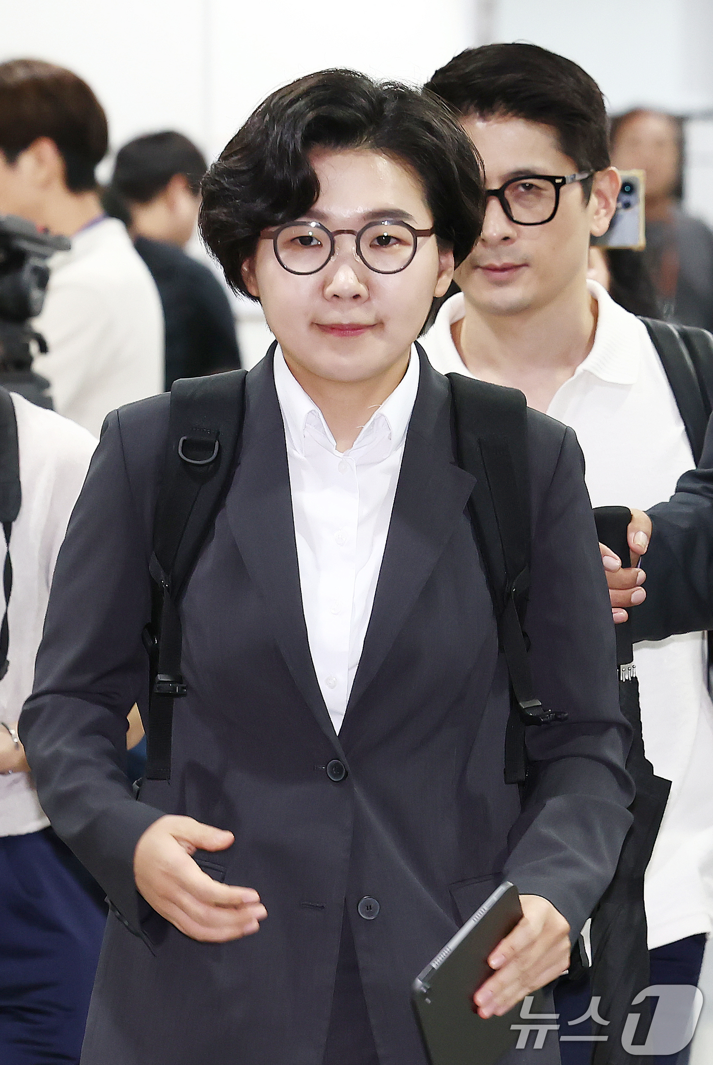 (서울=뉴스1) 김민지 기자 = 더불어민주당 당대표 선거에 출마한 김보미 전 강진군 의원이 14일 오후 서울 여의도 국회 소통관에서 당대표 선호투표제 관련 기자회견을 하기 위해 기 …