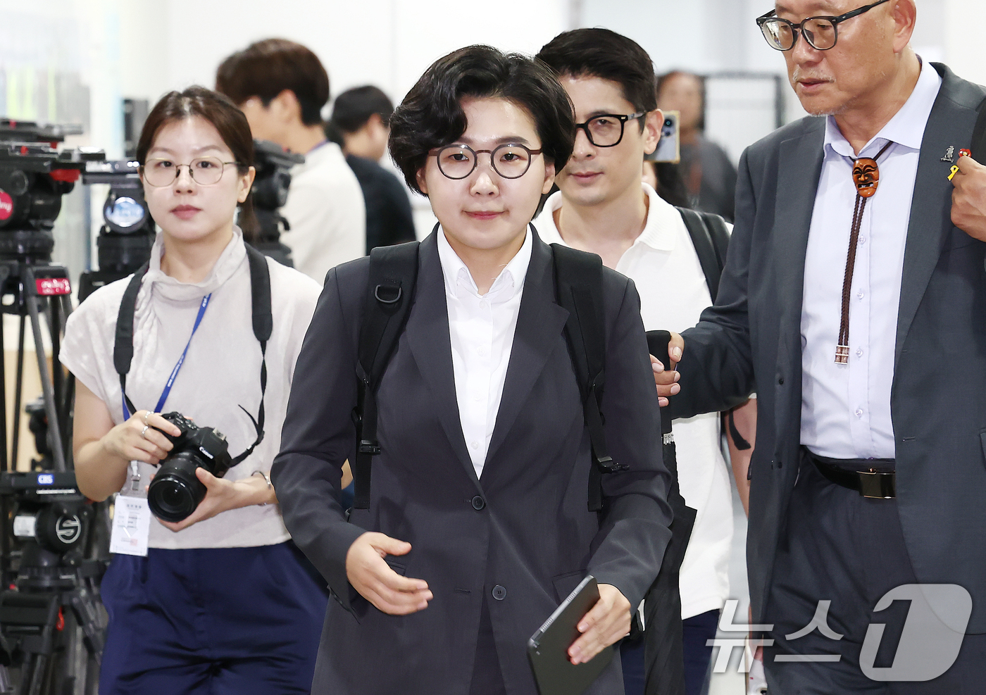 (서울=뉴스1) 김민지 기자 = 더불어민주당 당대표 선거에 출마한 김보미 전 강진군 의원이 14일 오후 서울 여의도 국회 소통관에서 당대표 선호투표제 관련 기자회견을 하기 위해 기 …