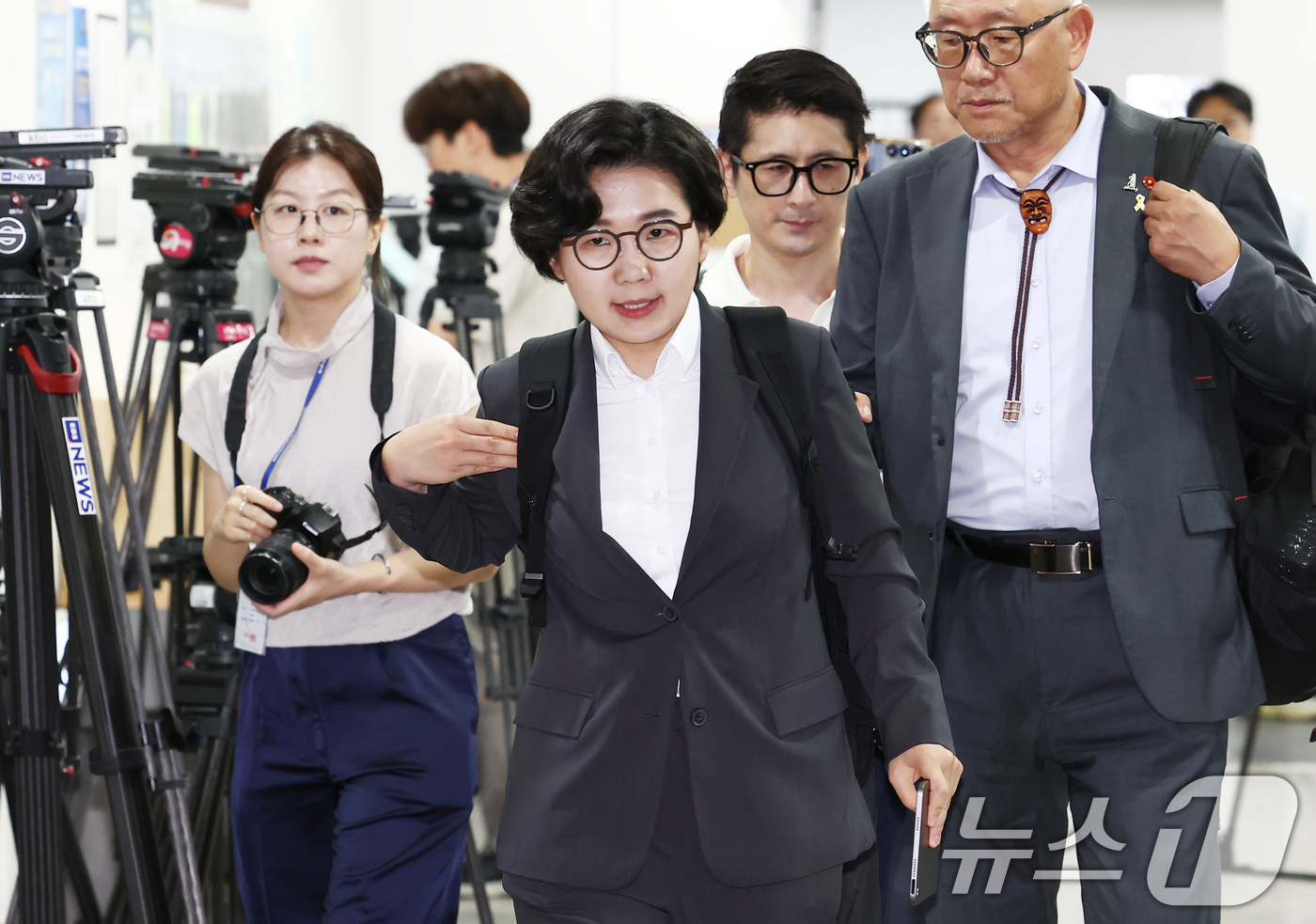 (서울=뉴스1) 김민지 기자 = 더불어민주당 당대표 선거에 출마한 김보미 전 강진군 의원이 14일 오후 서울 여의도 국회 소통관에서 당대표 선호투표제 관련 기자회견을 하기 위해 기 …