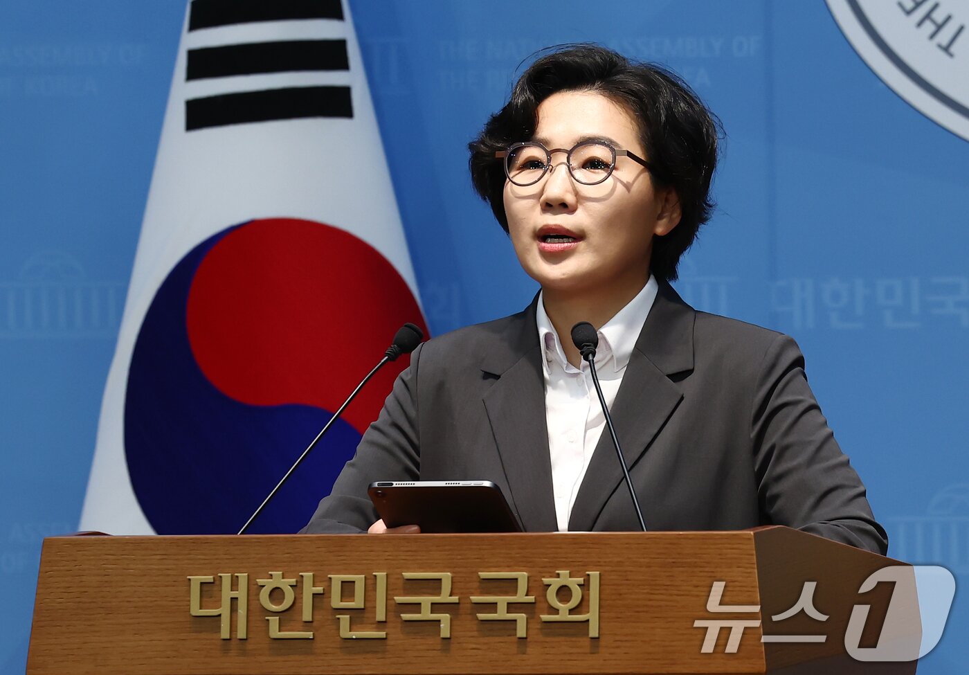 본문 이미지 - 더불어민주당 당대표 선거에 출마한 김보미 전 강진군 의원이 14일 오후 서울 여의도 국회 소통관에서 당대표 선호투표제 관련 기자회견을 하고 있다. 2026.7.14 ⓒ 뉴스1 김민지 기자