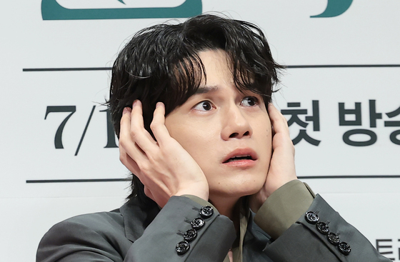 옹성우 '오싹한 포즈'