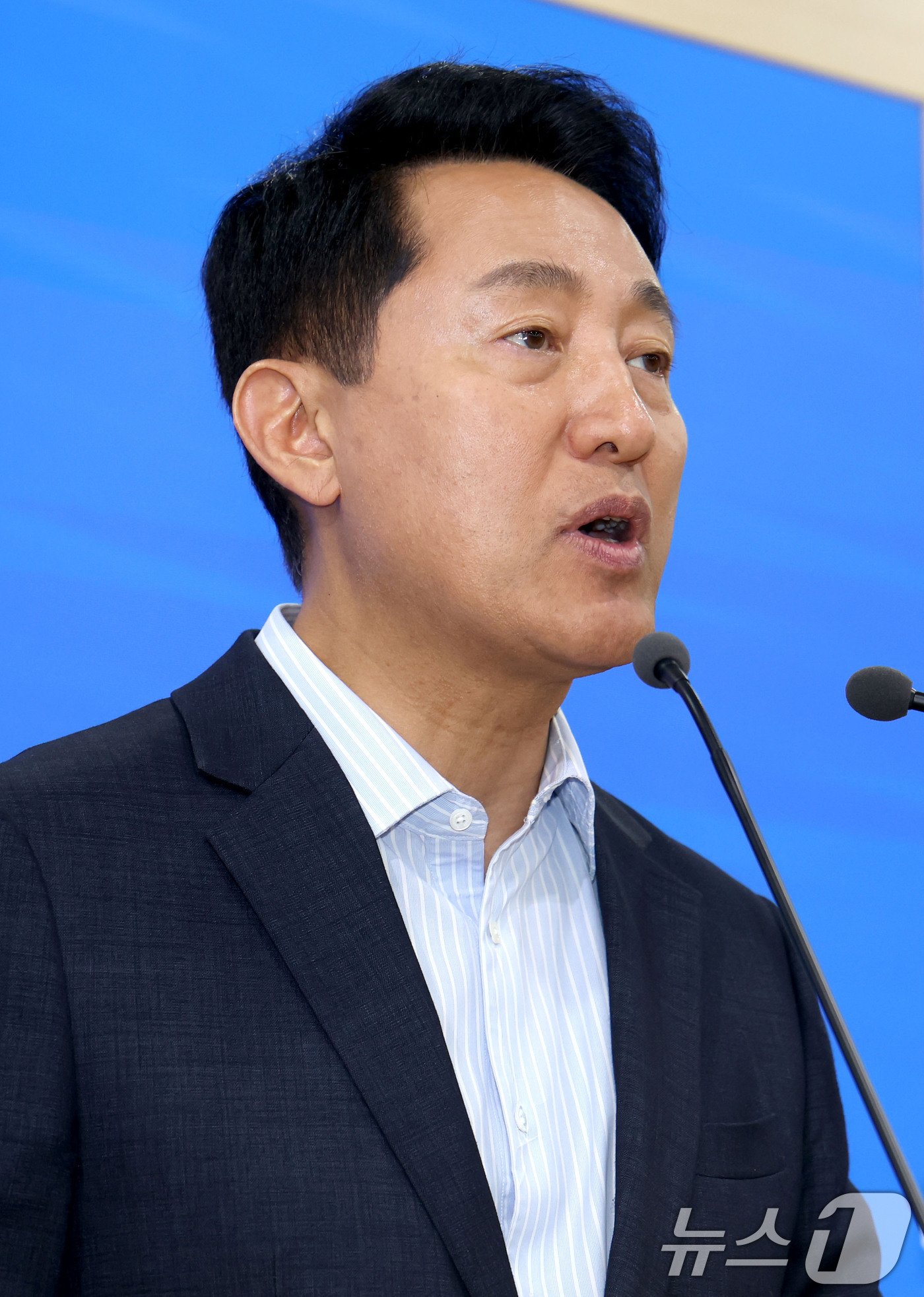 (서울=뉴스1) 이광호 기자 = 오세훈 서울시장이 14일 오후 서울시청에서 정부에 제출한 서울 부동산시장 정상화를 위한 3개 분야 8대 정책과제에 대한 브리핑을 하고 있다. 202 …
