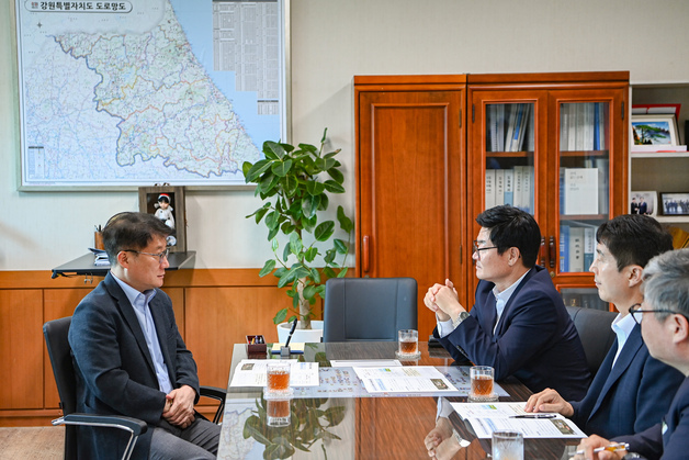 "옛 종축장, 문화·창의산업 거점으로"…구자열, 강원도에 현안 협력 요청