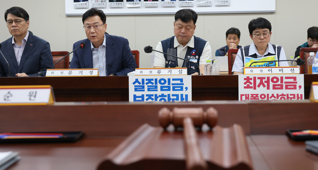최저임금 1만 820 vs 1만 620원…공익 심의촉진구간 내 진입