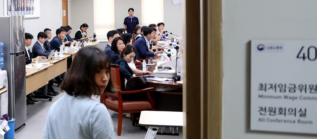 최저임금 '시간급' 틀 바뀌나…내년 도급제 적용 논의 거세진다