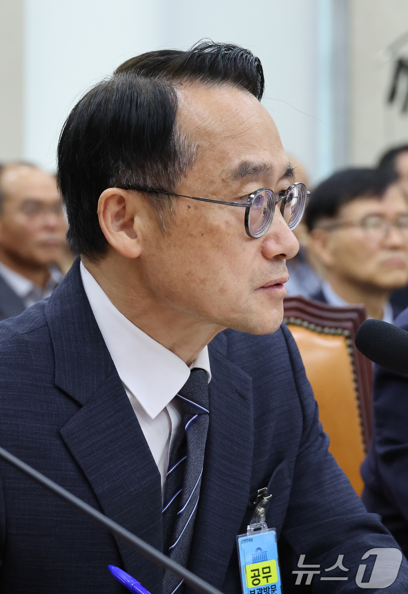 (서울=뉴스1) 신웅수 기자 = 허철훈 전 중앙선거관리위원회 사무총장이 14일 서울 여의도 국회에서 열린 제9회 전국동시 지방선거 투표용지 부족사태 등 국민참정권 침해 진상규명 및 …