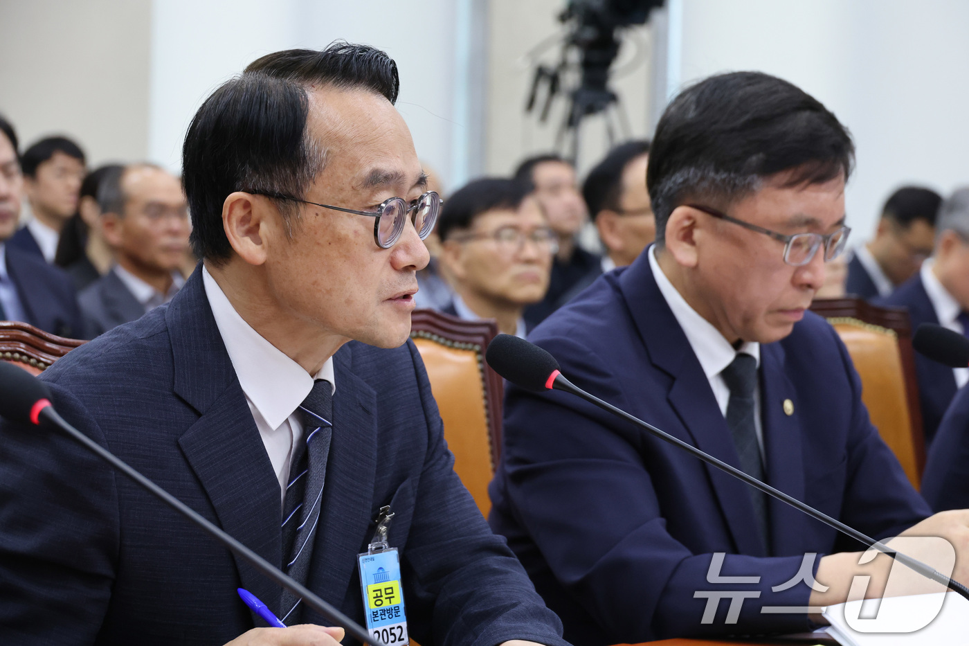(서울=뉴스1) 신웅수 기자 = 허철훈 전 중앙선거관리위원회 사무총장이 14일 서울 여의도 국회에서 열린 제9회 전국동시 지방선거 투표용지 부족사태 등 국민참정권 침해 진상규명 및 …