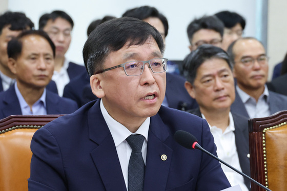 의원 질의 답변하는 강동완 사무총장 직무대리