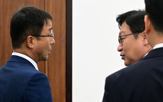 대화 나누는 여야 원내대표