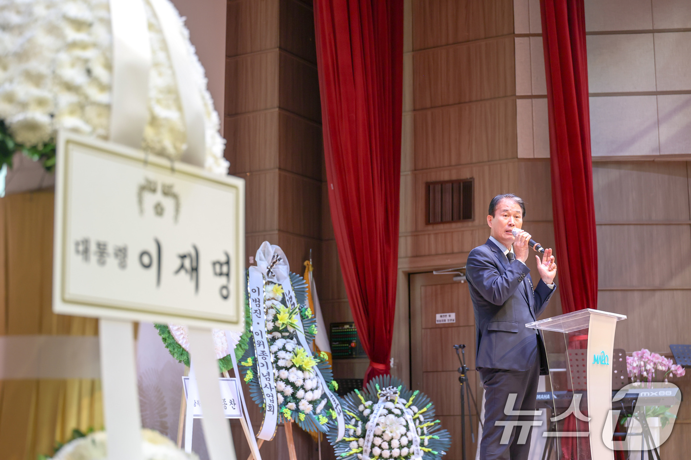(서울=뉴스1) = 권오을 국가보훈부 장관이 14일 오후 서울 마포구 마포구청에서 열린 일성 이준 열사 순국 119주기 추념제에서 추모사를 하고 있다. (국가보훈부 제공. 재판매 …