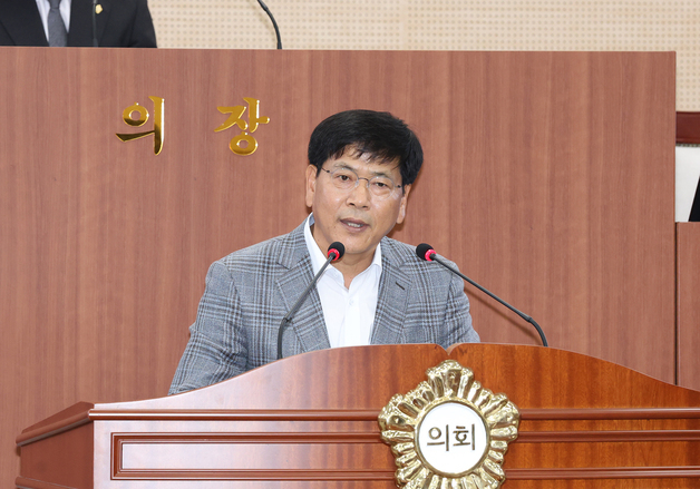 아산시의회서 '새타령' 튼 전남수…"선거 기여자, 시정 관여 안돼"