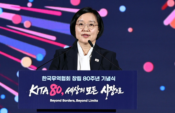 韓총리 "글로벌 수출 5대 강국 목표…연 수출 1조달러 함께 열자"