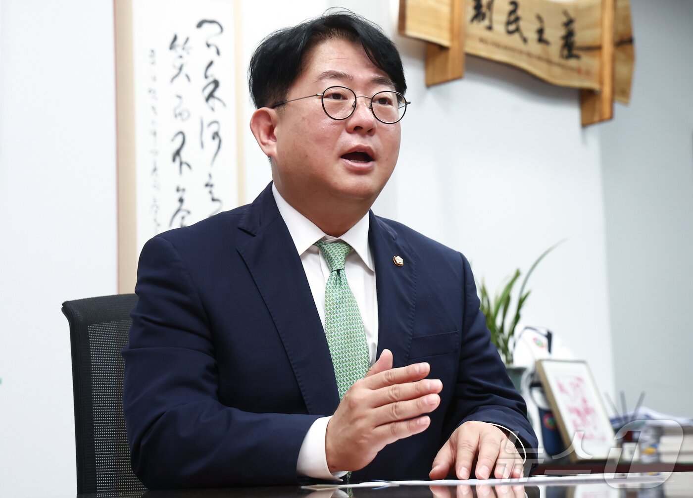 본문 이미지 - 박민규 더불어민주당 의원이 14일 서울 여의도 국회에서 뉴스1과 인터뷰를 하고 있다. ⓒ 뉴스1 김민지 기자